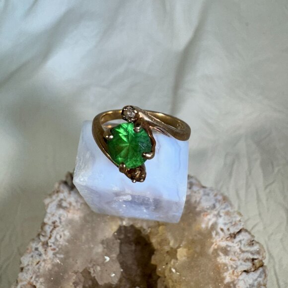 Vintage 10K yellow Gold Ring With Emerald Stone & Diamond Stones Size 5.75/6 3Gr - Picture 1 of 8